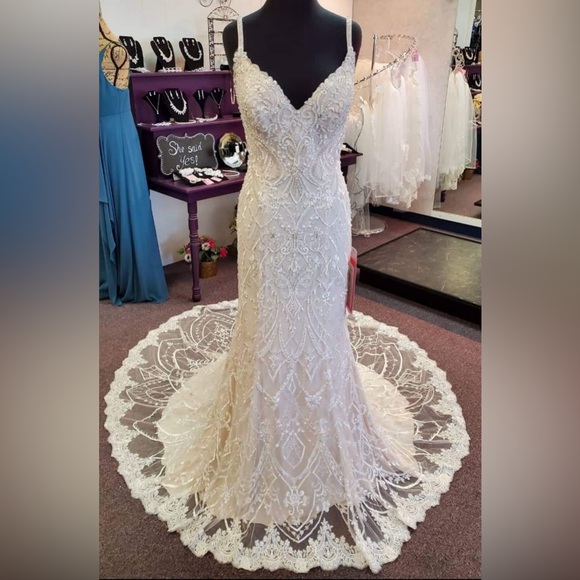 Genuine Cream/White Beaded Lace MoriLee Wedding Gown